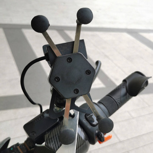 Uchwyt na telefon z ładowarką USB FREEDCONN MC7CL-03