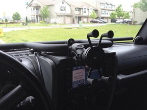 Zestaw montażowy z uniwersalnym uchwytem Ram Mount X-Grip mocowany do ramy kierownicy